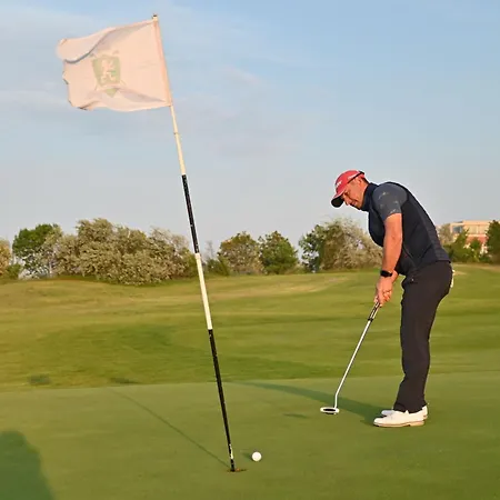 Blacksearama Golf & Θέρετρο